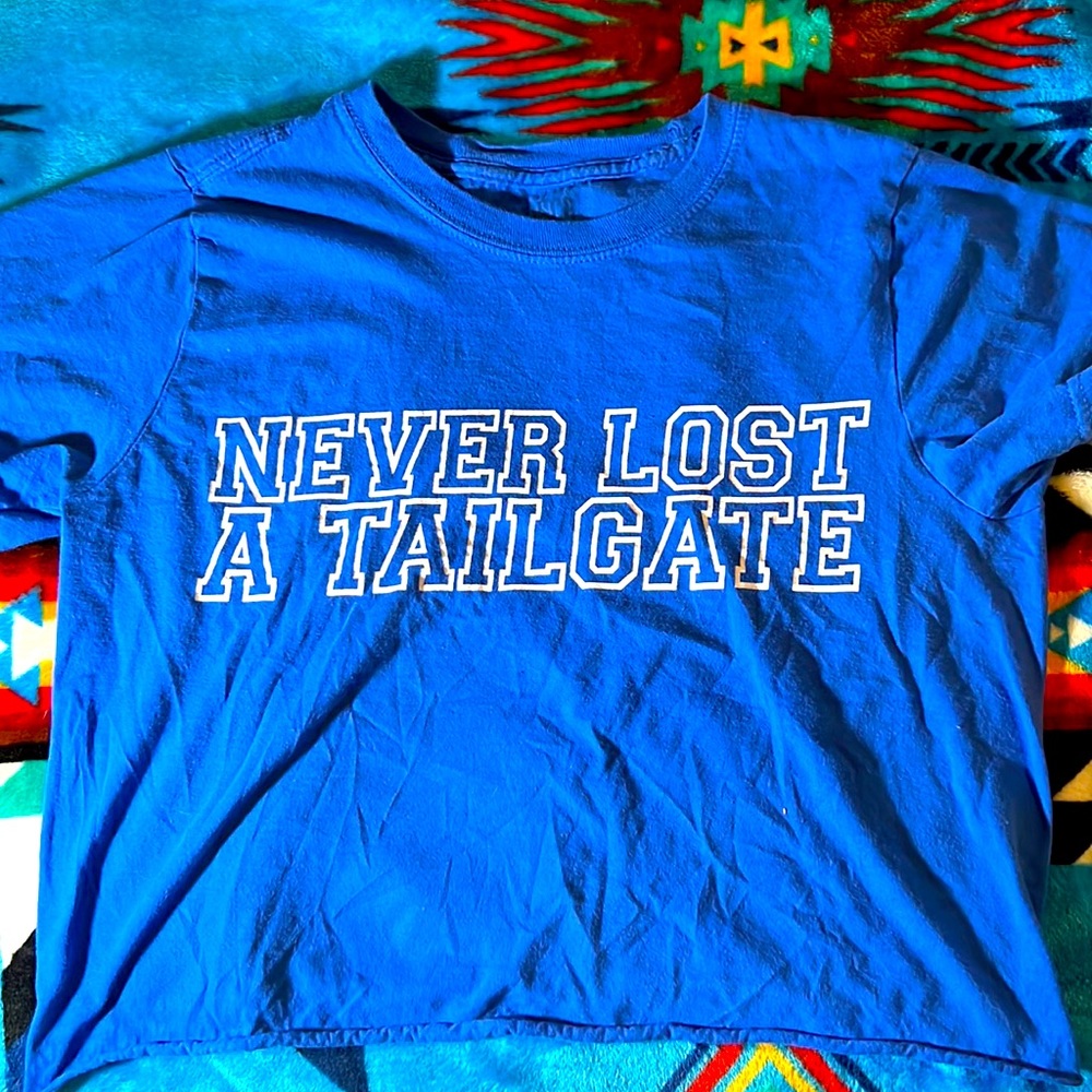 Blue crop graphic T-shirt